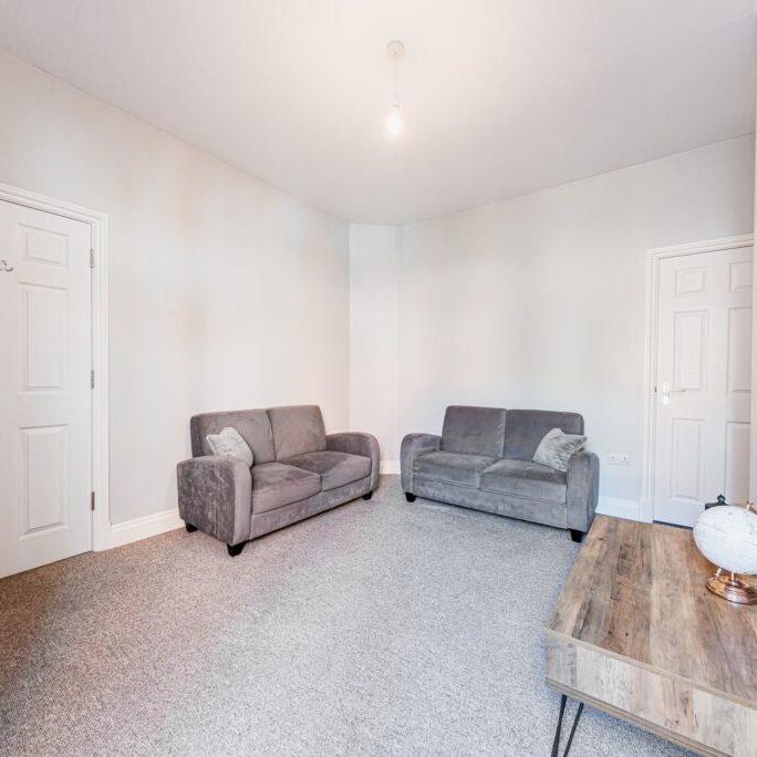 4 bedroom terraced house to rent - Photo 1