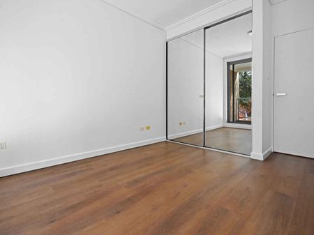 ONE BEDROOM APARTMENT WITH PRIVATE BALCONY & PARKING - Photo 3
