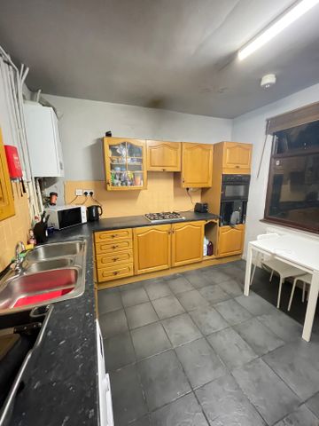 East Park Road Room 7 - Photo 4