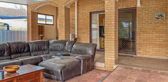 Furnished 3 Bedroom Home in Central Dubbo - Photo 2