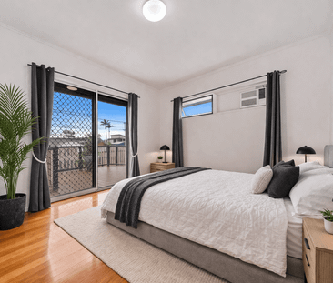 Inviting Family Home - Massive Garage - 809sqm's! - Photo 5