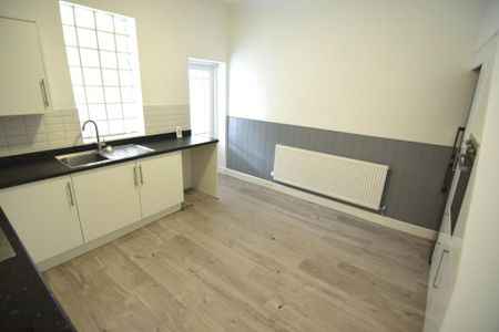 2 bedroom terraced house to rent - Photo 4