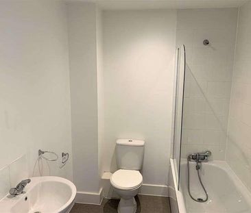 Crown House, OX16 - Photo 5