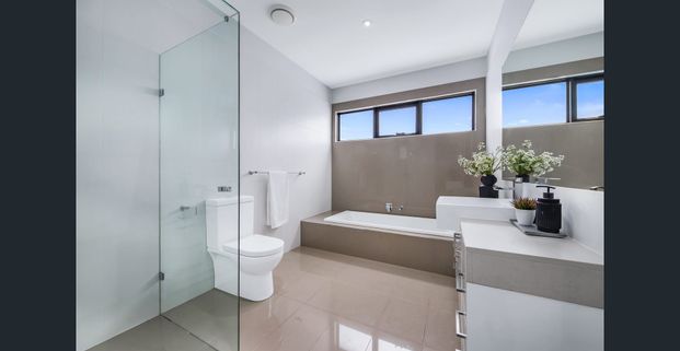 ELITE AND CONTEMPORARY IN BOX HILL HIGH SCHOOL ZONE - Photo 1