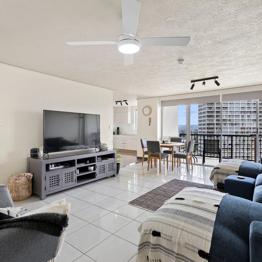 CONVENIENT AND CENTRAL LOCATION - STUNNING VEIWS - SUPER SIZED APARTMENT - FULLY FURNISHED - Photo 1