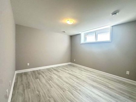 1232 Montblanc Cres Unit A - Photo 2