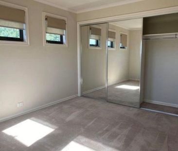 Three Bedroom Townhouse Newport- Garage not available to this property - Photo 2