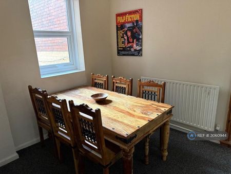 4 bedroom flat to rent - Photo 4