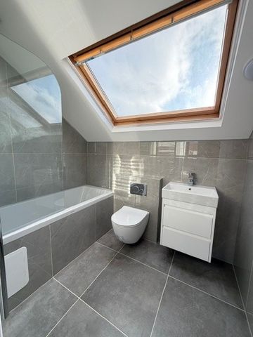 2 Bed Flat, Lea Bridge Road, E10 - Photo 2