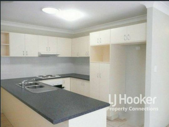3 Bedroom Townhouse - Includes Pool and Tennis Court! - Photo 1