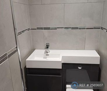 1 bedroom in a house share to rent - Photo 4