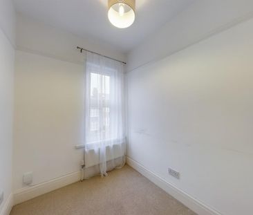 4 bedroom terraced house to rent - Photo 3