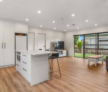 Renovated family home with spacious backyard - Photo 1