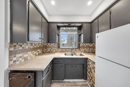 For Lease - 29 Greenock Avenue, Toronto, Ontario - Photo 3