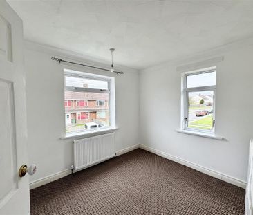 4 bedroom semi-detached house to rent - Photo 6