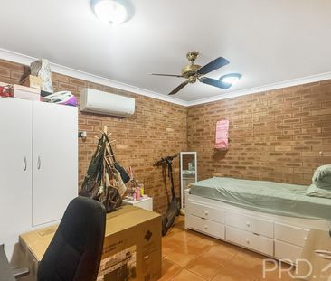 Spacious 3 bedroom townhouse - Photo 3