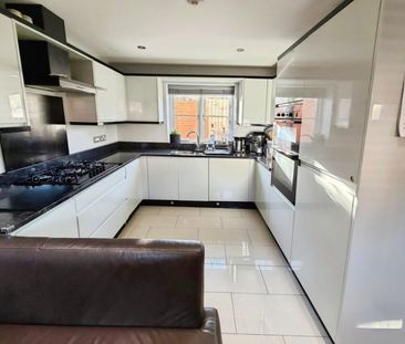 3 bedroom House To Let Total Size: 969 SQ FT - Photo 6