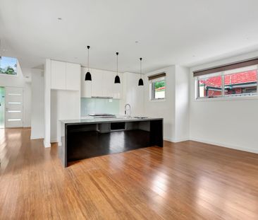 Sleek, Stylish & Ideally Positioned - Photo 5