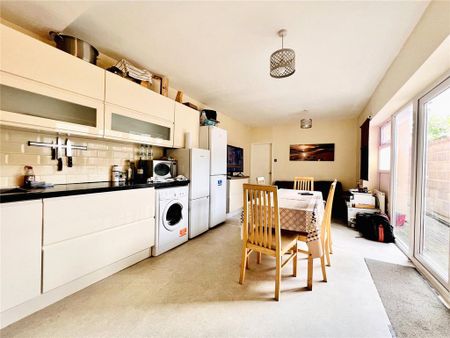 4 bedroom terraced house to rent - Photo 5