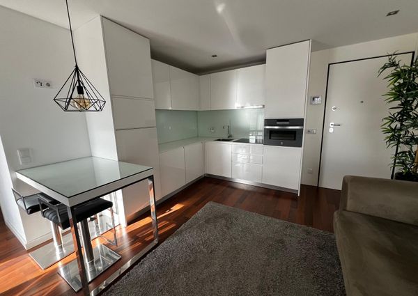 Apartamento T1 mobilado e equipado na zona do Cais da Fonte Nova (centro de Aveiro) .