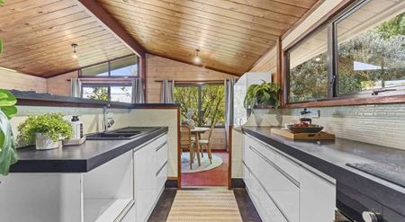 Merrilands, 3 bedrooms - Photo 2