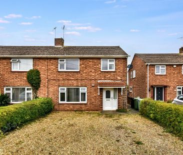 3 bedroom semi-detached house to rent - Photo 2