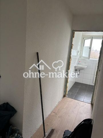 Frisch renovierte 4-Zimmer-Wohnung mit EBK - Photo 2