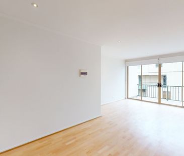 Spacious two level apartment - Photo 1