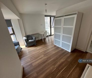 Studio to rent - Photo 1