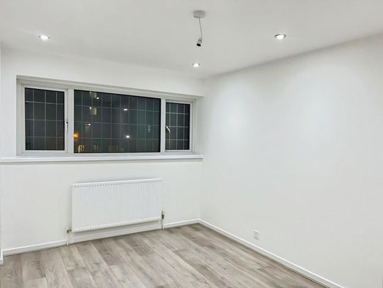 3 bedroom end of terrace house to rent - Photo 1