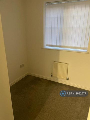 3 bedroom semi-detached house to rent - Photo 3