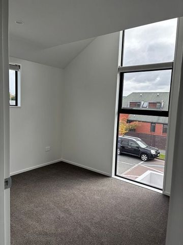 Modern 2BR Townhouse in St Albans - Photo 4