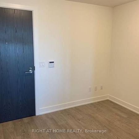 Feels brand new luxurious feel great amenities parking included! - Photo 4