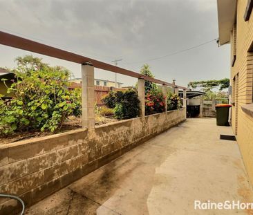 Large Family Home in Great Clinton Location! - Photo 4