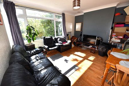 4 bedroom House in Headingley Crescent, Leeds - Photo 3