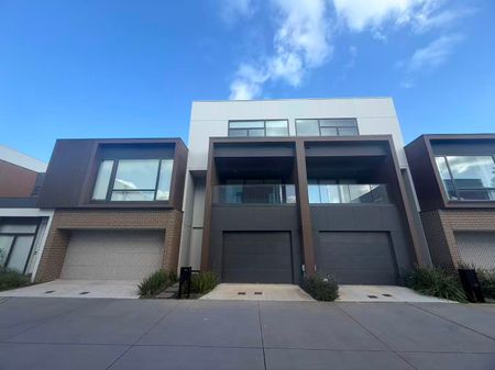 Living in the Heart of Glen Waverley!! Elegant 4 bedrooms Brand New Home!! - Photo 4