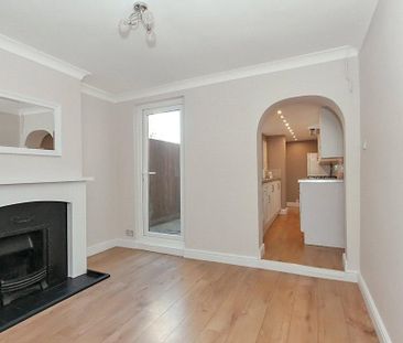 2 bedroom end of terrace house to rent - Photo 1