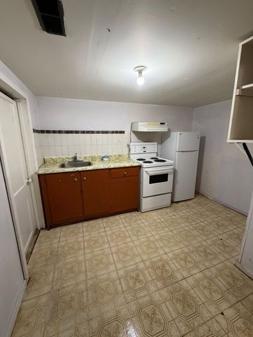 For Lease - 105 St Hubert Avenue Unit# Basement, Toronto, Ontario - Photo 3