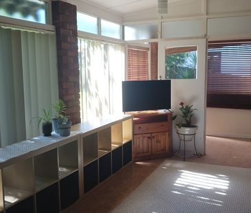 3-bedroom shared house, Gundarun St - Photo 3