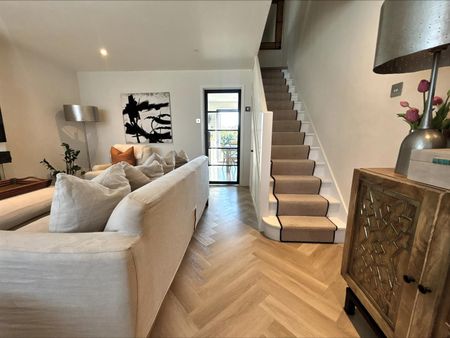 House - Semi-Detached For Rent Walnut Tree Close, Hayling Island - Photo 5