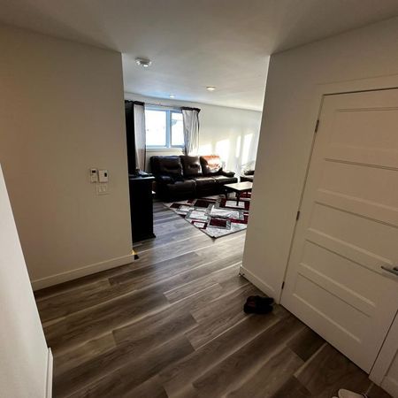 🏡 GRAND 4 ½ HAUT DE GAMME – CLIMATISATION – 1 STATIONNEMENT – DISPONIBLE 1ER JUILLET - Photo 3