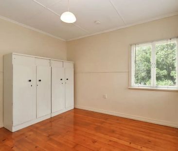 “Pretty on Park St...” - Photo 1