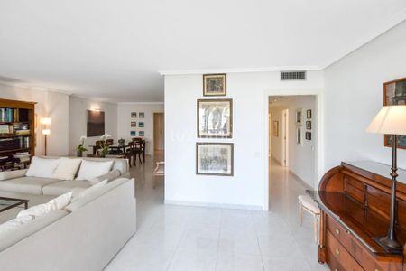 Stunning 4-Bedroom Mediterranean Flat with Sea Views in Marina Botafoc, Ibiza - Photo 2