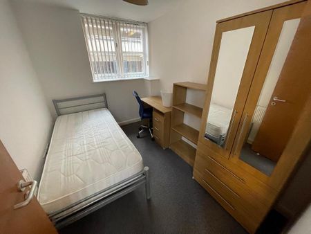 5 bedroom flat to rent - Photo 2