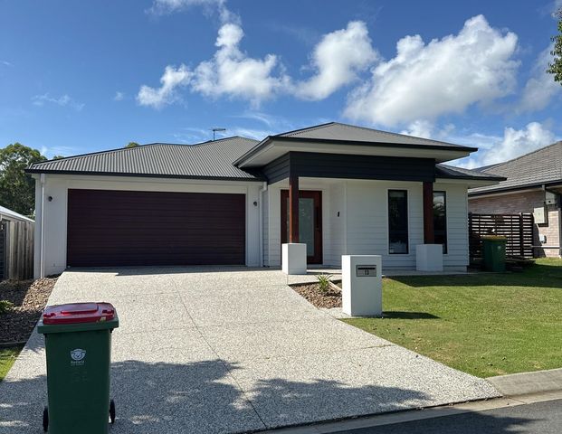 SIMPLEY STUNNING HOME with DUCTED AIR-CONDTIONING - RENT INCREASING TO $810 TWO MONTHS AFTER COMMENCEMENT OF LEASE - Photo 1