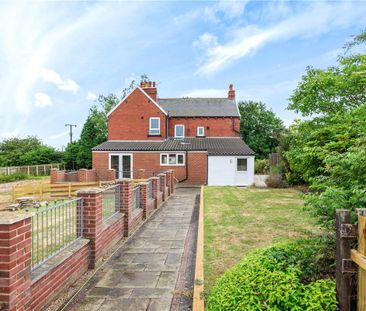 A detached 5 bedroom brick built property situated within the villa... - Photo 4