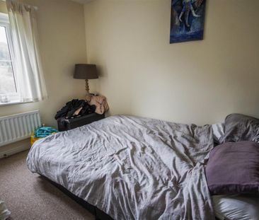 Harrolds Close, Dursley - Photo 5