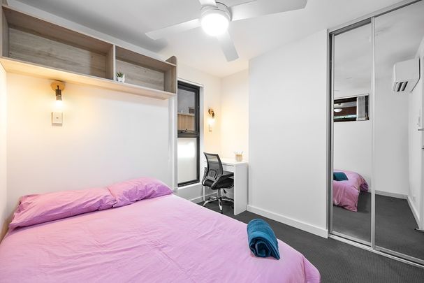 7-bedroom shared house, Woodmere Avenue - Photo 1