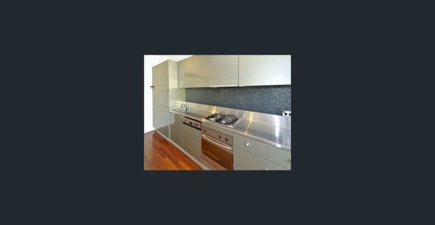 Well designed and conveniently located apartment - Photo 1