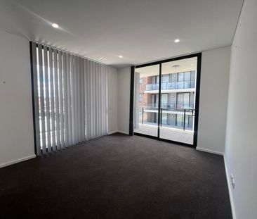Modern Executive Apartment - Only 100m from the CBD! - Photo 4